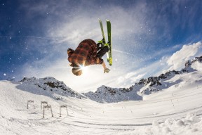 天博平台官网- CBA季后赛最新形势：达拉斯独行侠高居榜首，迈阿密热火强势追赶，冠军归属成迷