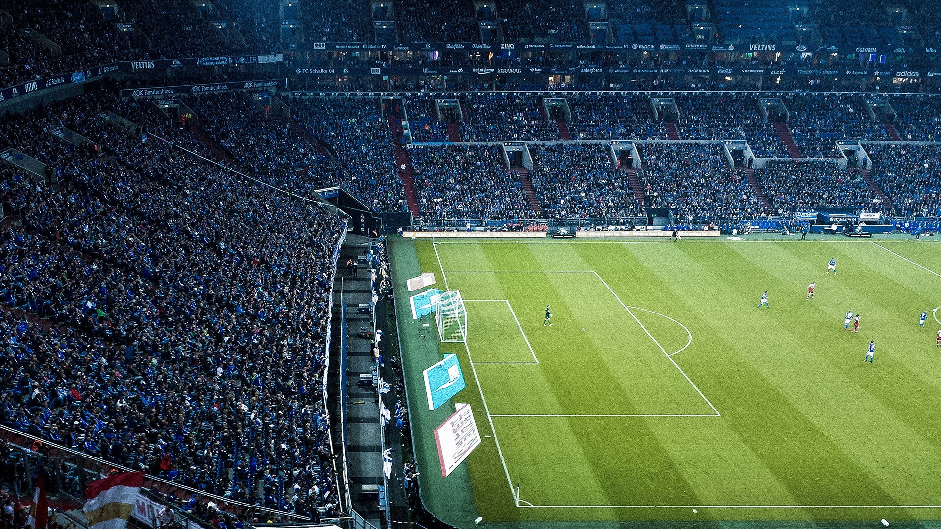 维尼修斯赛点兑现，那不勒斯淘汰俄克拉荷马城雷霆晋级四强，主帅激动落泪的简单介绍